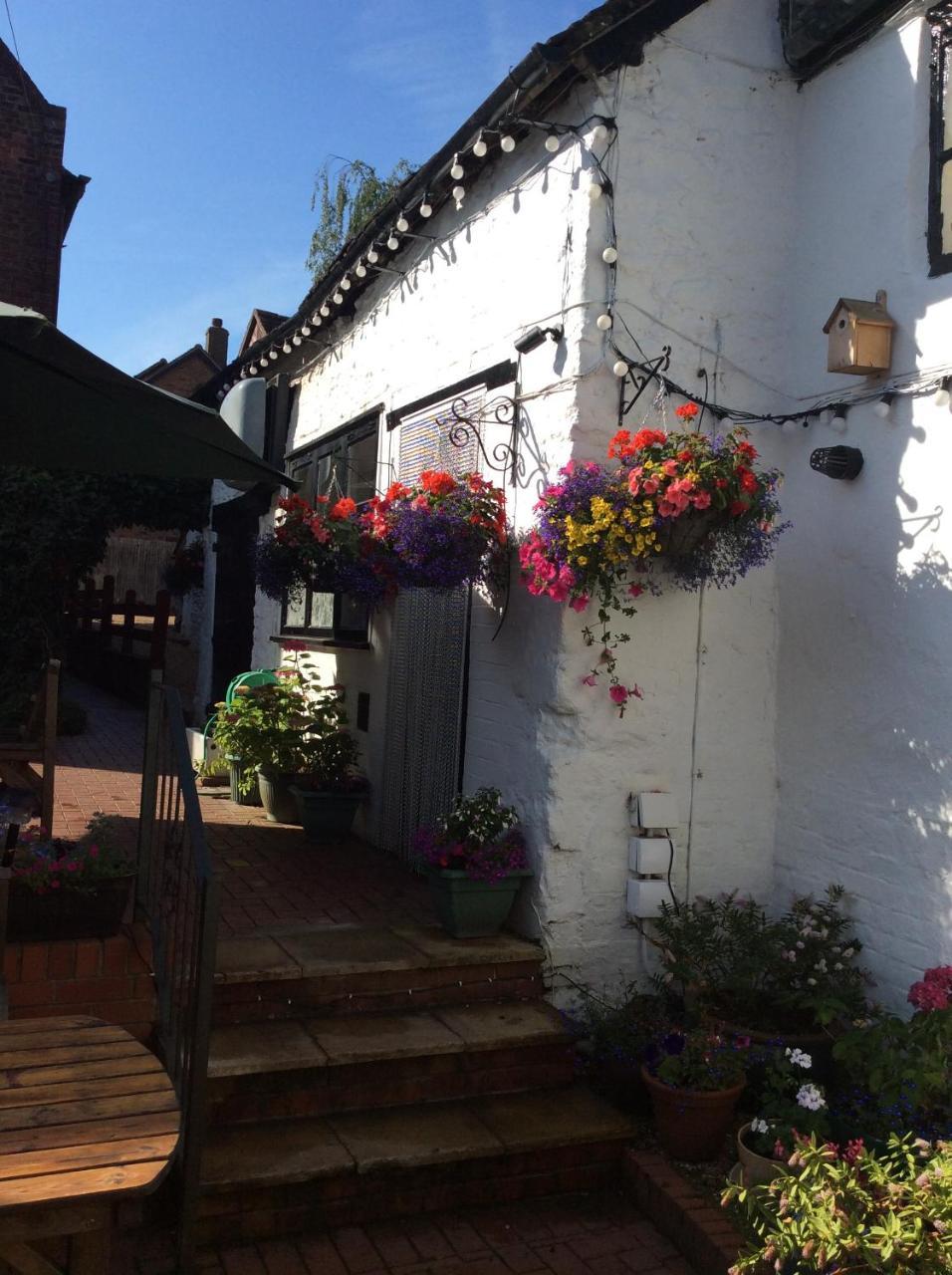 The Talbot Inn Much Wenlock Bagian luar foto
