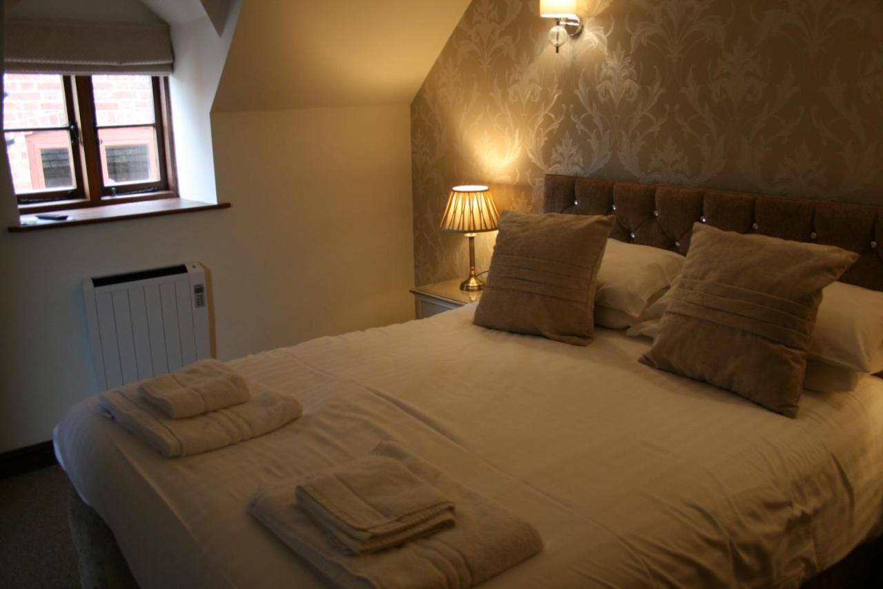 The Talbot Inn Much Wenlock Bagian luar foto